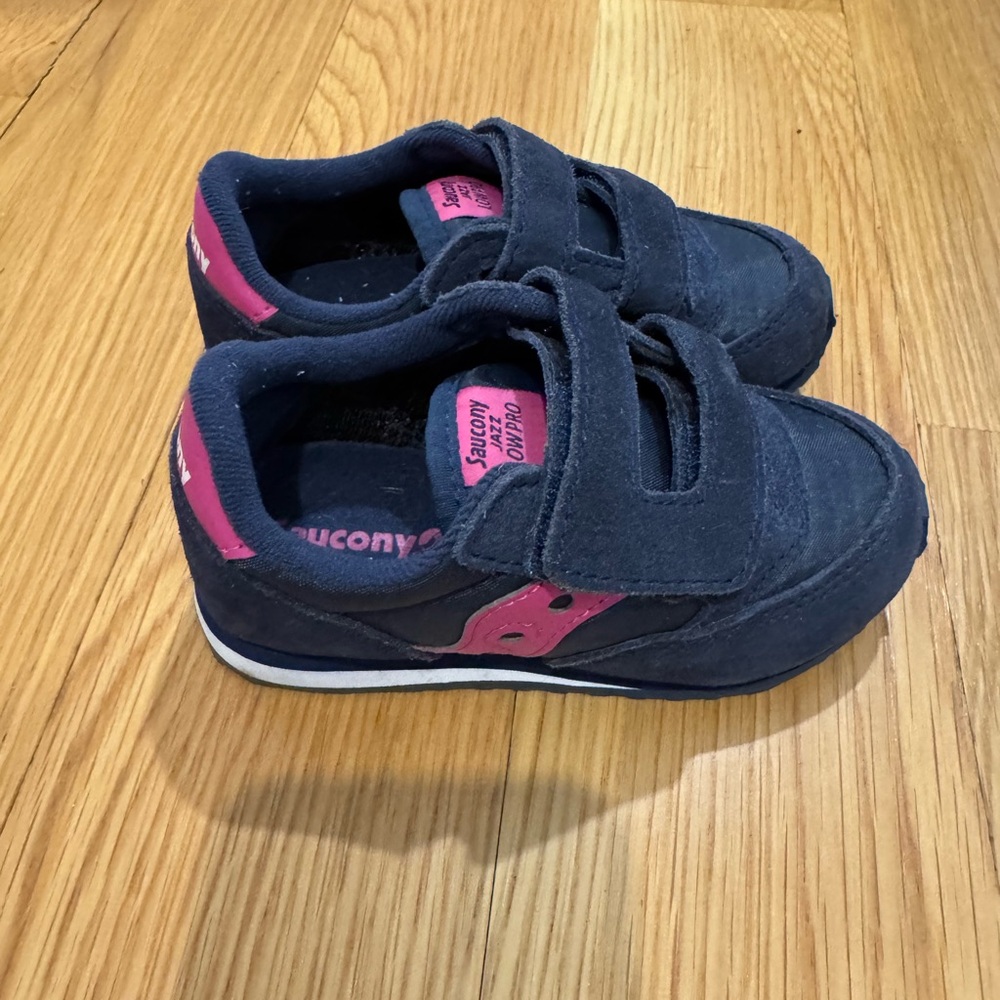 Saucony Kids' Navy and Pink Shoes - size 8